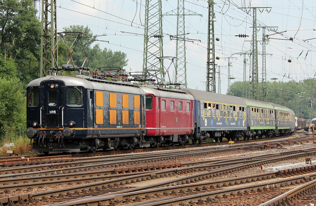 10009 und 10018 der Cebtralbahn am Hetzerather Partyzug in Gremberg am 26.06.2011