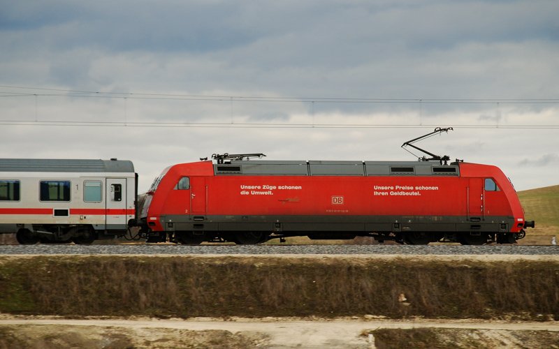 101 137-8, aufgenommen am 26.02.10, auf der Strecke Ulm-Augsburg, kurz nach Burgau.