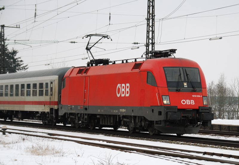 1016 036-4, aufgenommen am 15.02.10, bei der Durchfahrt durch Gersthofen, Strecke Augsburg-Donauwrth.