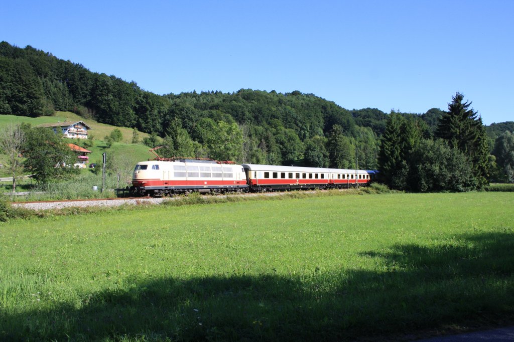 103 184 mit 218 105 fuhren am 01.08.2010 planmige RB´s zwischen Traunstein und Rupolding.