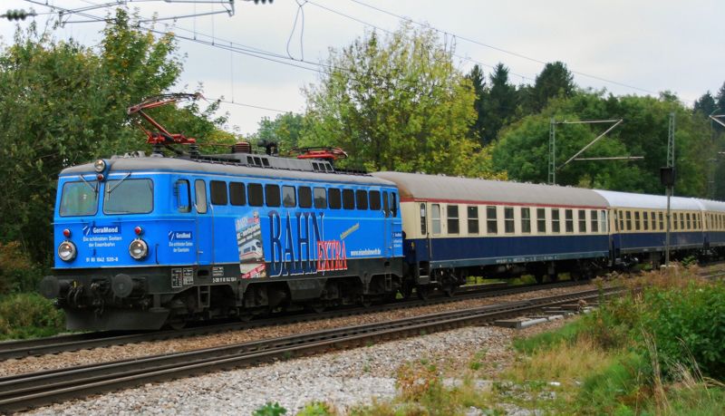 1042 520-8, Bahn Extra, aufgenommen bei der Durchfahrt durch Aling, am 30.09.12.