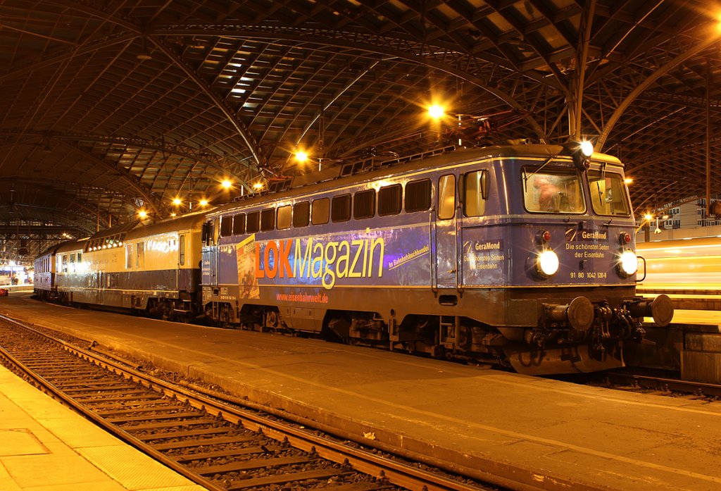 1042 520 der Centralbahn mit ihrem Sonderzug nach Emden am Morgen des 03.11.2012 in Kln Hbf