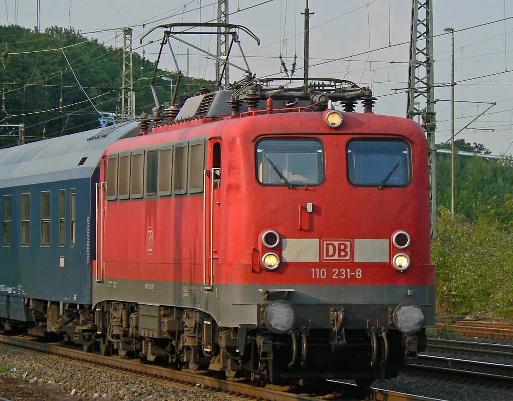 110 231-8 mit Autoslaaptrein in Kln-West am 30.07.2010