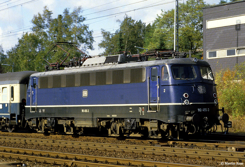 110 455 vom Bw Kln2, fotografiert am 9.10.1983 in Warburg (Westf.)