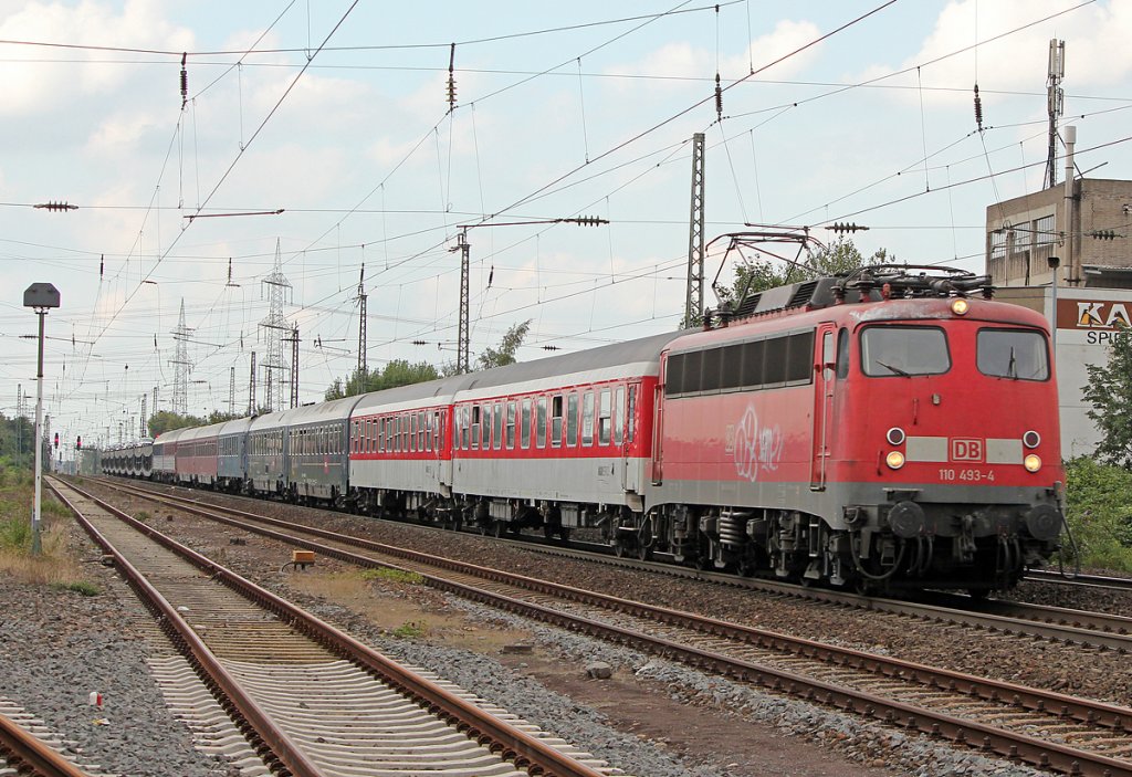 110 493-4 mit Autoslaaptrein bei Brhl Vochem am 19.08.2011