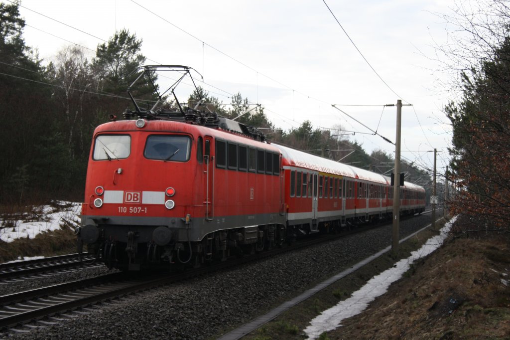 110 507 mit einem RE in Winkel am 28.02.2010
