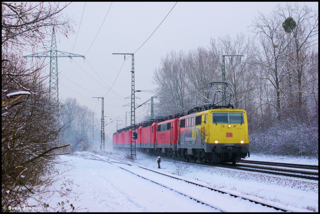 111 024-6 (DB Regio)  ADAC , 111 068-3 (DB Regio), 143 869-6 (DB Regio), 143 052-9 (DB Regio), 143 888-6 (DB Regio), 143 890-2 (DB Regio) und 143 902-5 (DB Regio) mit dem 70722 von Frht nach Kln-Kalk, hier in Kln-Gremberg am 16.1.2013. 