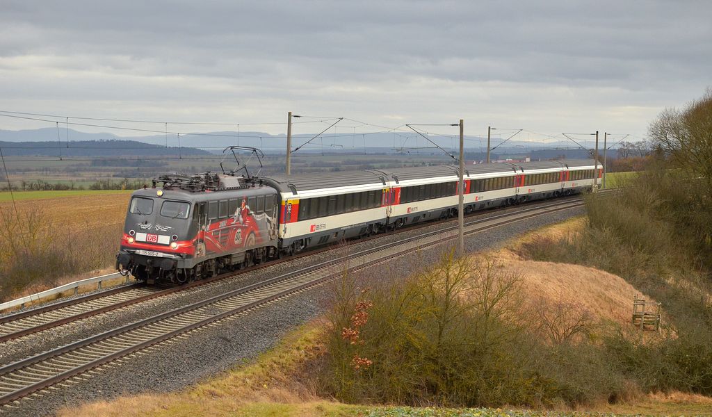115 509 mit IC 280 von Singen nach Stuttgart bei Haslach. (22.01.2012)