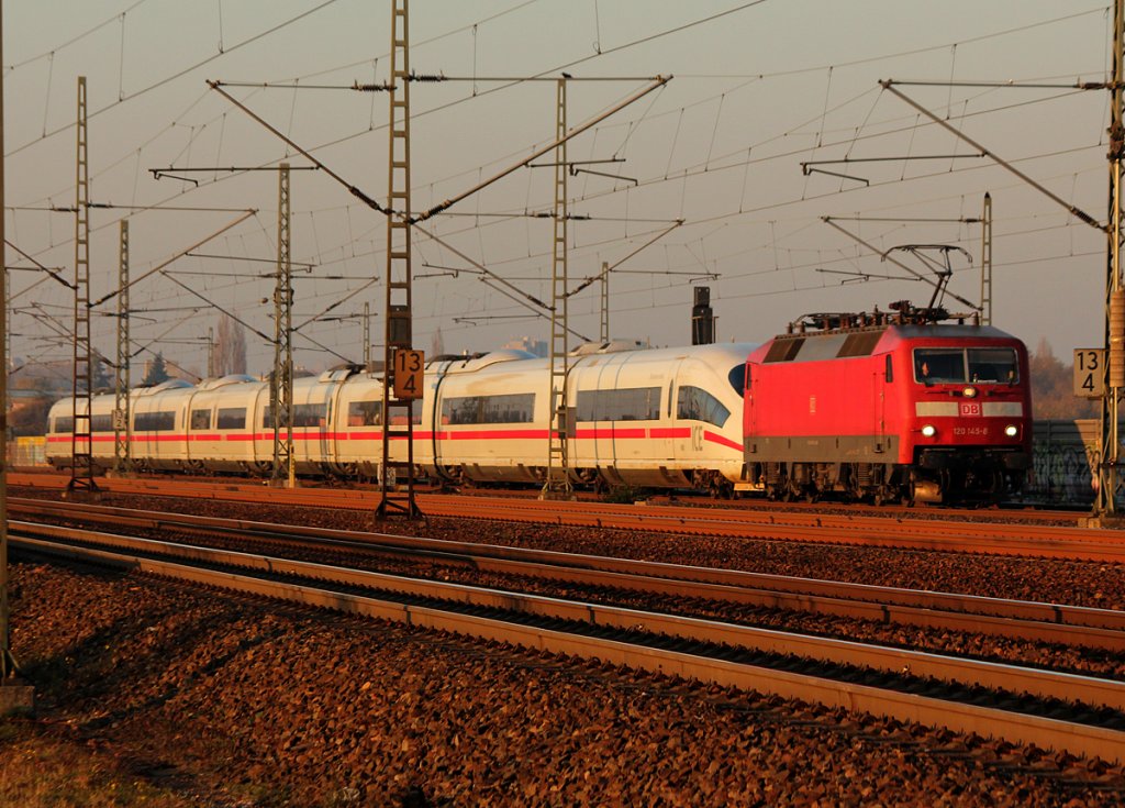 120 145-8 mit ICE3 (BR406) im Schlepp auf den S-Bahn Gleisen kurz vor Porz Wahn am 14.11.2011