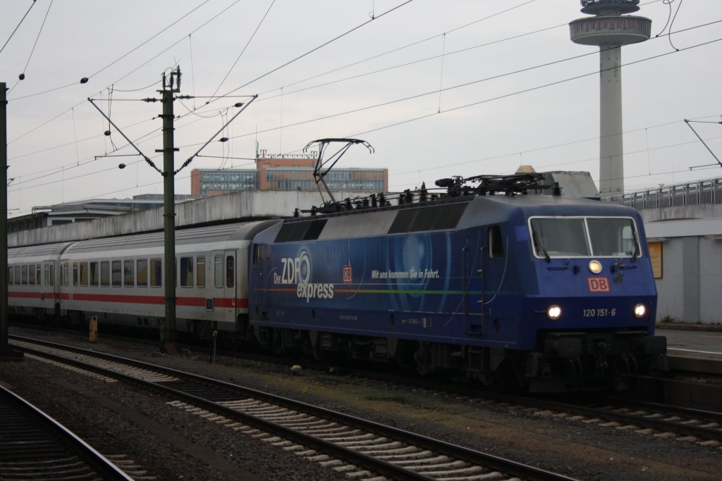 120 151 mit einem IC in Hannover HBF am 08.05.2010