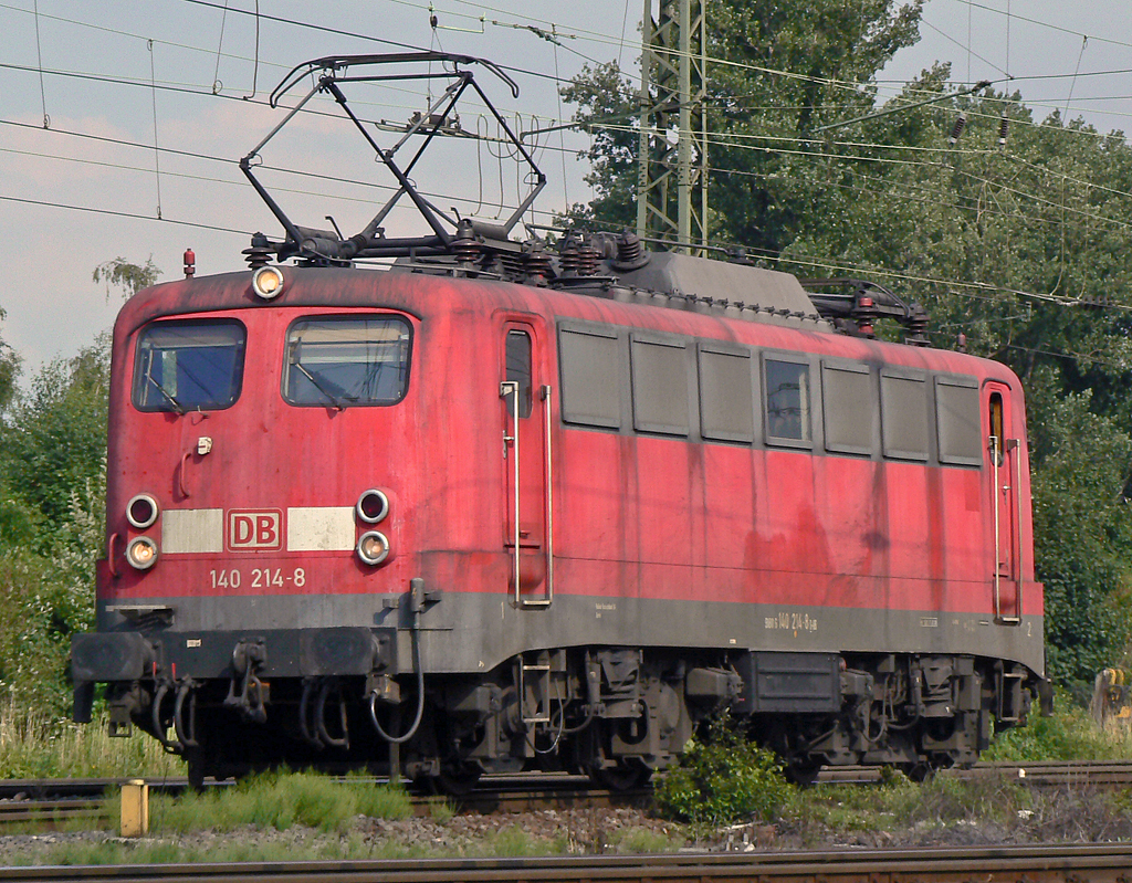 140 214-8 beim umsetzen in Gremberg am 05.08.2010