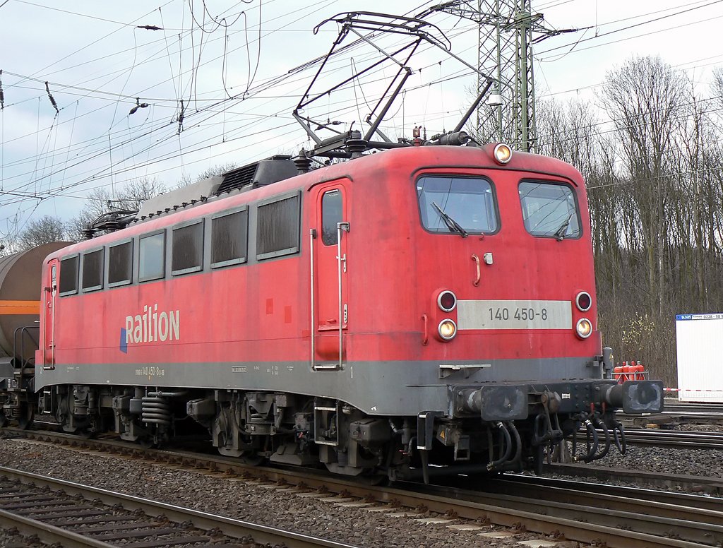 140 450-8 bei der Einfahrt in Gremberg Gbf am 22.03.2010