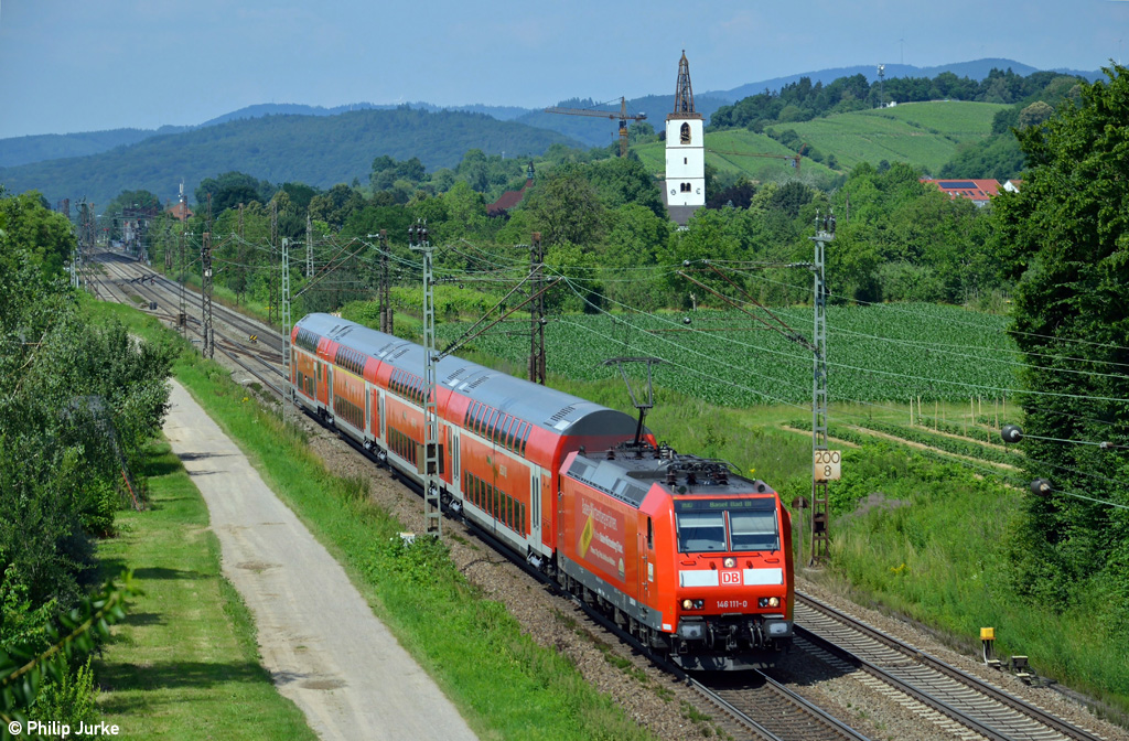 146 111-0 mit dem RE 5343 von Offenburg nach Basel am 06.07.2013 bei Denzlingen.

