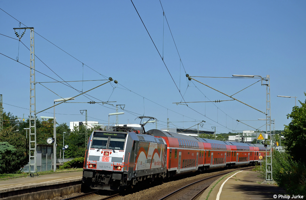 146 227-2 mit der RB 19111 nach Stuttgart Hbf am 19.08.2012 in Stuttgart-Feuerbach.