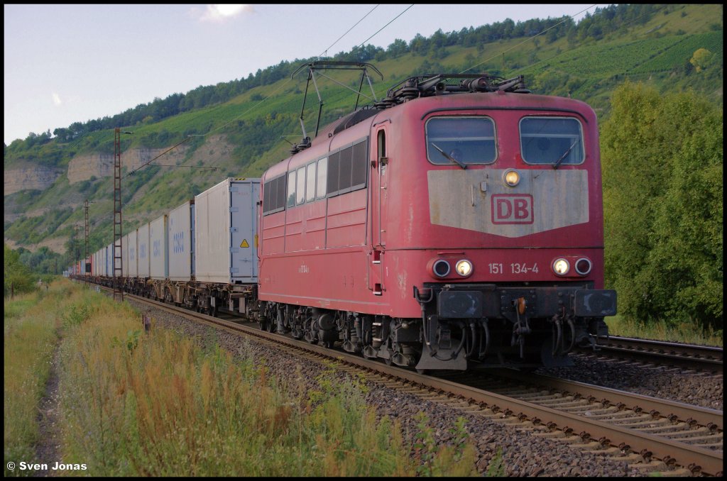 151 134-4 (DB Schenker) in Thngersheim am 8.8.2012.