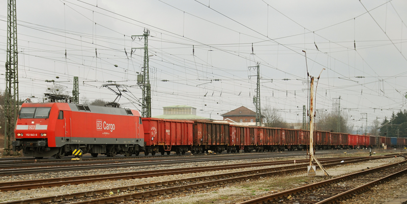 152 043-6, aufgenommen am 19.03.11, bei der Einfahrt in den Bahnhof Treuchtlingen.