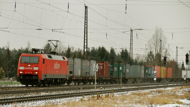 152 103-8, aufgenommen am 16.12.09, bei der Durchfahrt durch Gersthofen, Strecke Donauwrth-Augsburg.