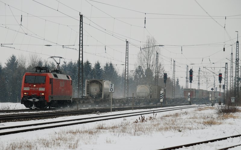 152 115-2, aufgenommen am 15.02.10, bei der Durchfahrt durch Gersthofen, Strecke Donauwrth-Augsburg.