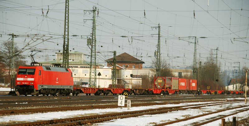 152 160-8, aufgenommen bei der Einfahrt in den Bahnhof Treuchtlingen, am 09.03.10.