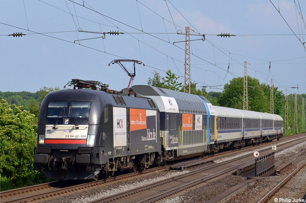 182 536-3 mit dem HKX 1805 von Kln nach Hamburg am 11.06.2013 in Dsseldorf-Eller Sd.
