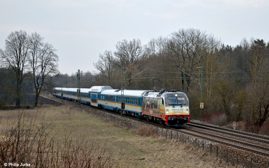183 001-7 mit dem ALX354 von Prag nach Mnchen am 01.04.2013 bei Feldmoching.