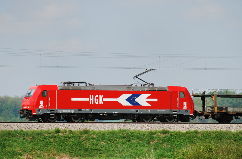 185 632-7, HGK 2067, aufgenommen am 04.05.11, kurz nach Burgau.