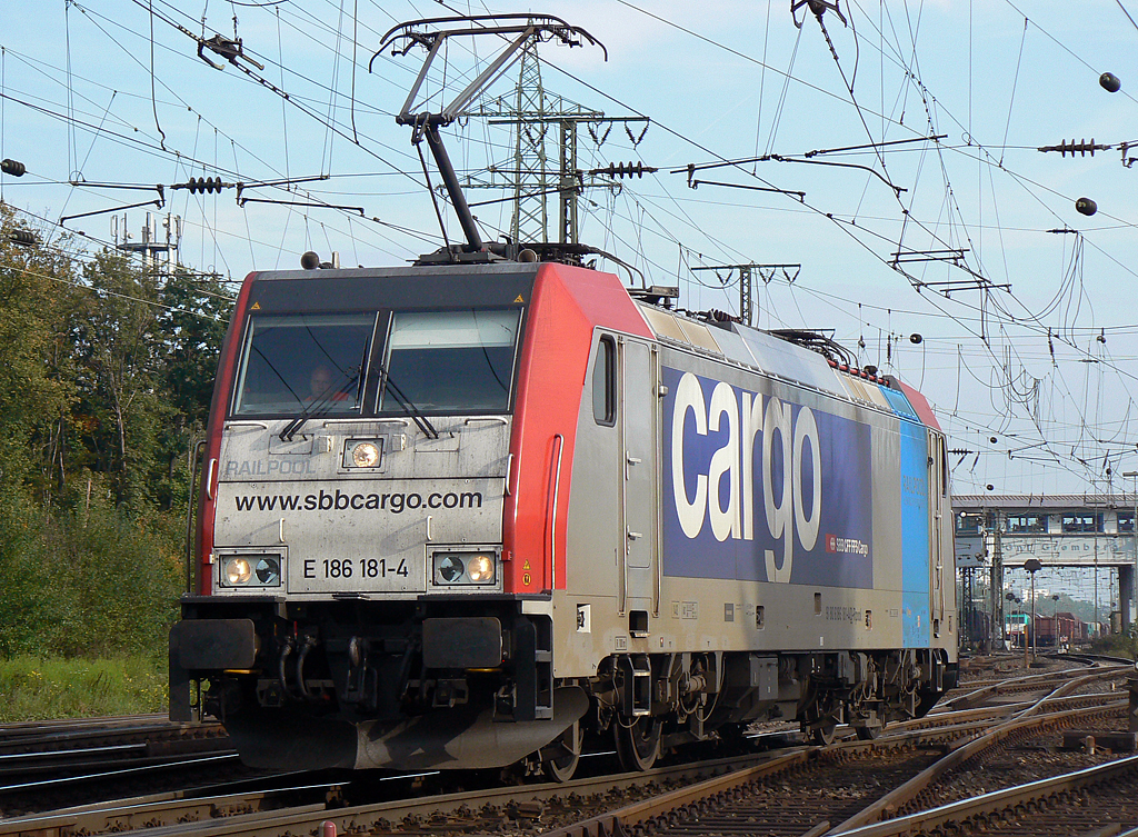 186 181-4 der RAILPOOL/SBB Cargo in Gremberg am 07.10.2010