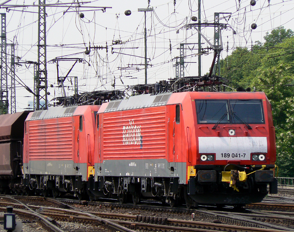 189 041-7 mit 189 037 am Erzzug in Gremberg am 25.05.2010