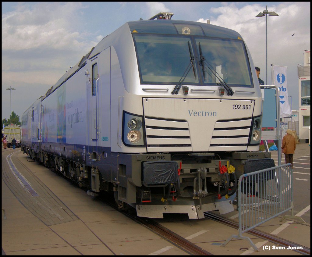192 961-1 (PCW) auf der Innotrans 2012 in Berlin-Messe/Sd am 22.9.2012.