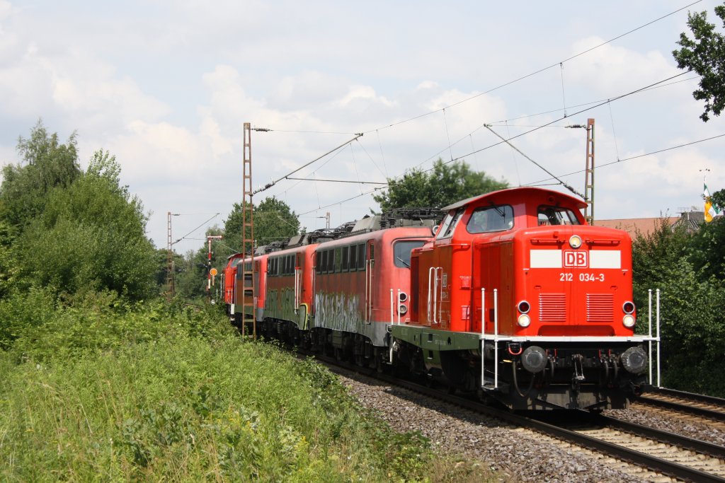 212 034 mit einem Schrottlokzug am 27.07.2010 in Hannover Limemr.