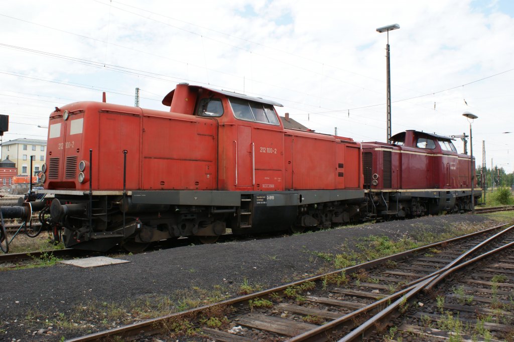 212 100 steht zusammen mit einer 211 am Betriebswerk der Bayernbahn in Nrdlingen