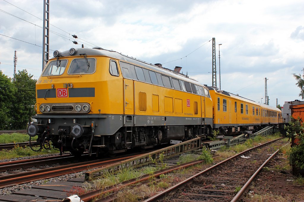 218 392-9 mit Messzug abgestellt in Kln Mlheim am 25.05.2013