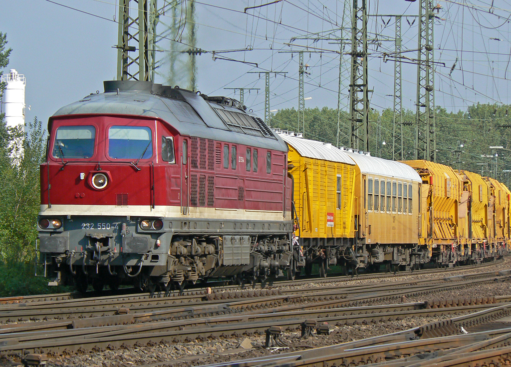 232 550-4 der DBG mit Bauzug un Gremberg am 12.08.2010