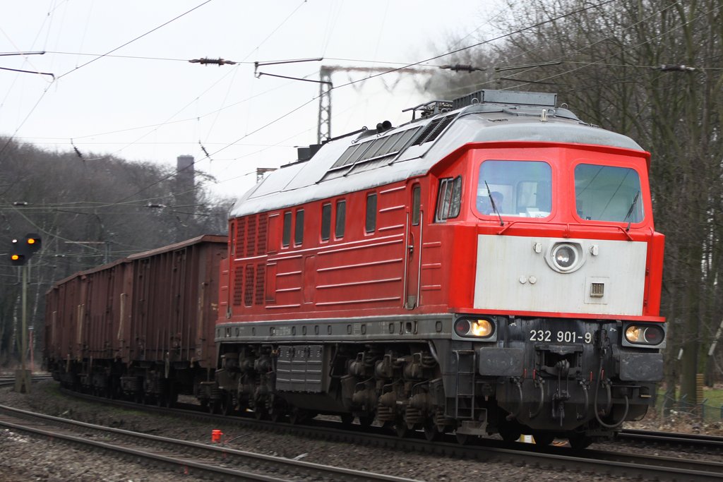 232 901-9 bei der Durchfahrt in Duisburg-Neudorf am 20.03.10