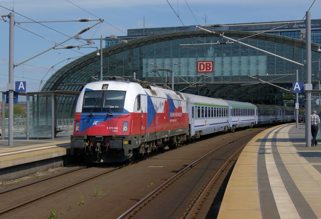 370 006-6 (PKP Intercity)  Tschechien  in Berlin-Hbf am 15.8.2012.