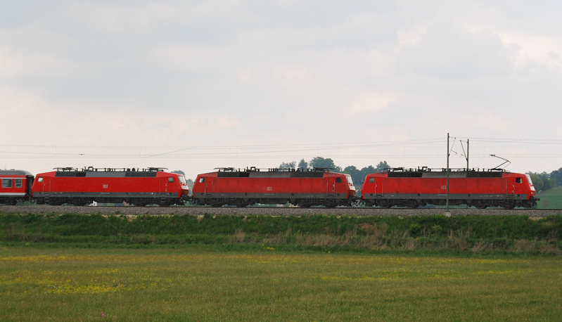 3x die BR 120 vorgespannt. Aufgenommen am 14.05.11, kurz nach Burgau. Loknummern: 120 138-3, 120 110-2, 120 115-1.