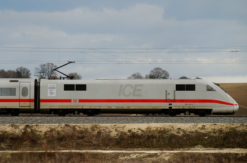 401 510-3, mit Werbeaufkleber  DB Mobilittspartner Saar 2010 . Aufgenommen am 26.02.10, auf der Strecke Ulm-Augsburg, kurz nach Burgau.