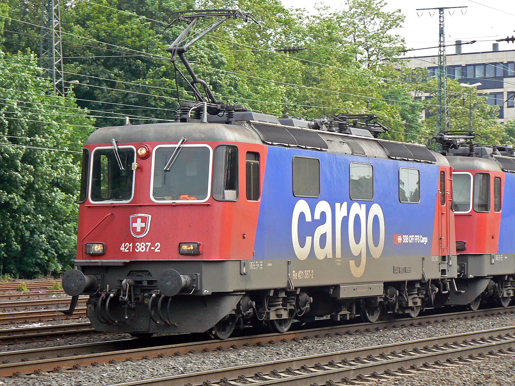 421 387-2 der SBB Cargo in Kln West am 02.06.2010