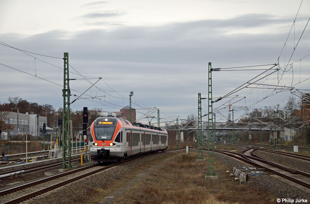 428 138-2 als RE 37309 nach Ludwigsfelde am 30.12.2012 in Berlin-Sdkreuz.