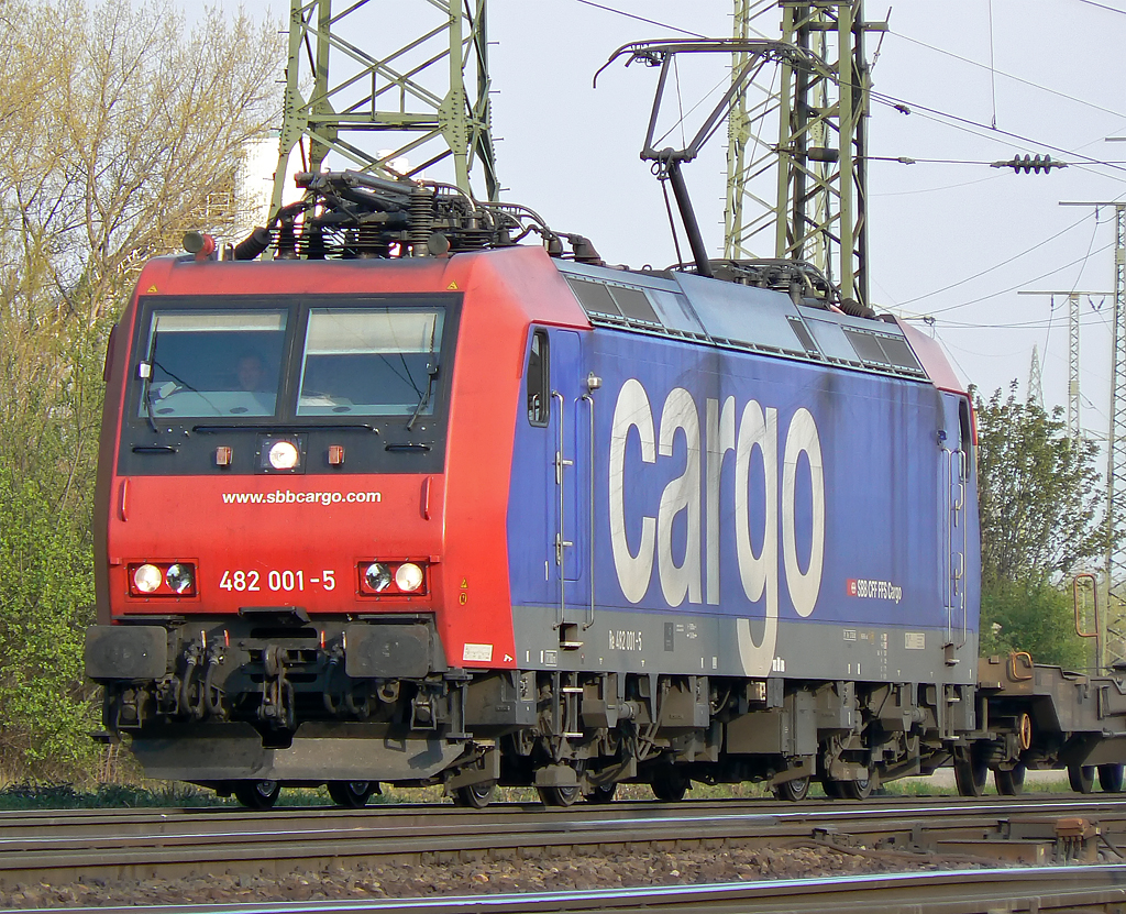 482 001-5 der SBB Cargo in Gremberg am 15.04.2010