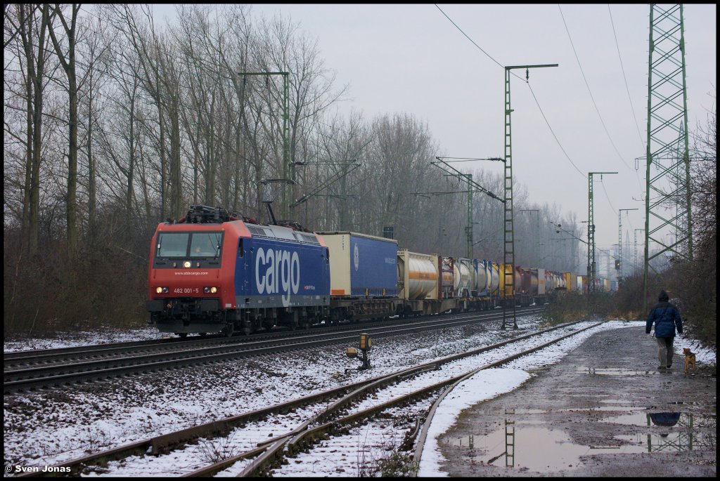 482 001-5 (SBB Cargo) in Kln-Gremberg am 8.2.2013. 