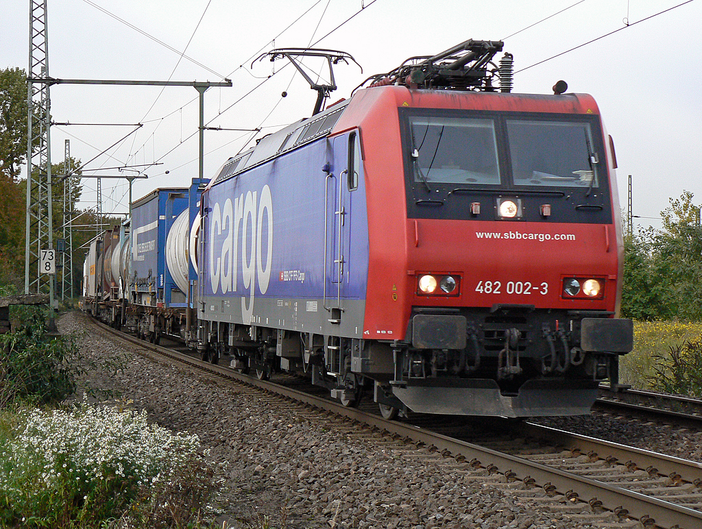 482 002-3 der SBB Cargo in Porz Wahn am 26.10.2010