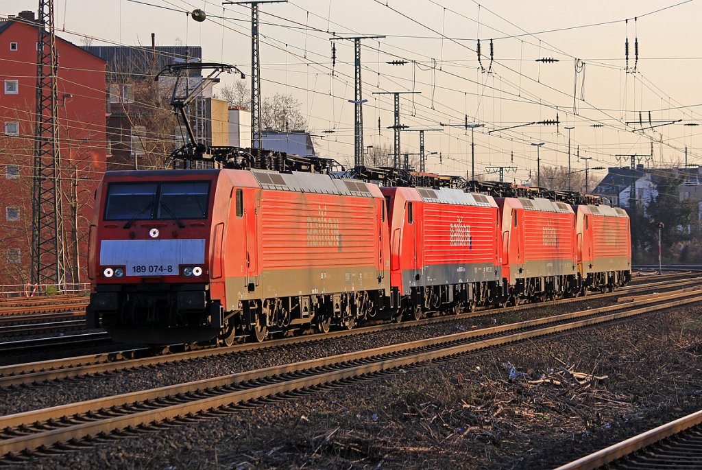 4x Qualitt in Form von Siemens Lokomotiven der BR 189 , gefhrt von 189 074-8 in Kln West am 23.03.2011