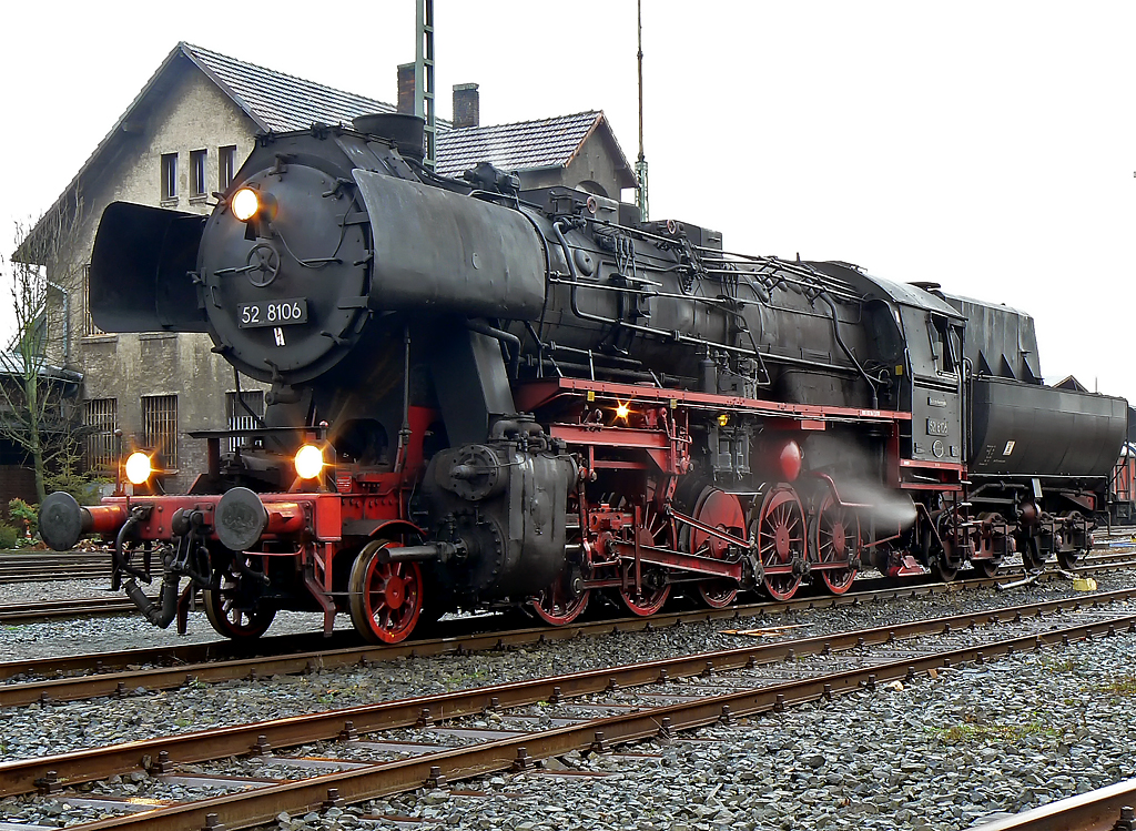 52 8106 im alten BW Kln-Nippes am 11.12.2010