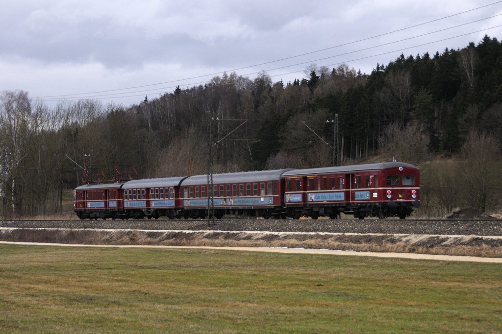Auch von hinten eine gute Figur: 465 006-5/865 606-8 als Sonderzug der SVG Richtung Gnzburg und weiter nach Bietigheim-Bissingen am strmischen Nachmittag des 26. Februars 2010.