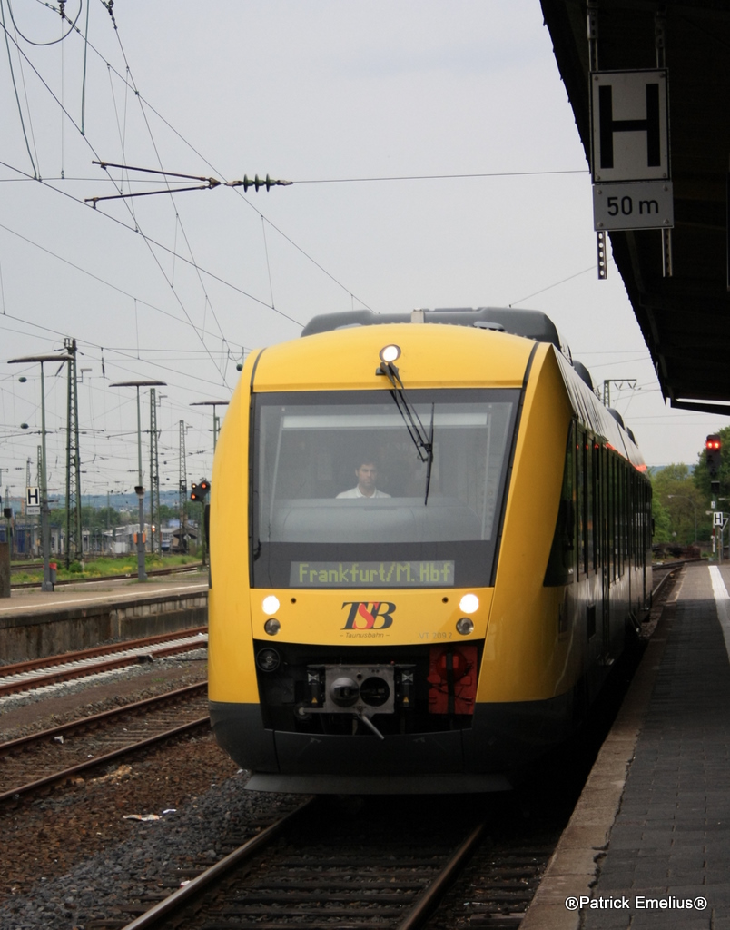 Dann kam ebenfalls am 11.05.2010 dieser LINT41 der Tanusbahn GmbH. Ich verstehe aber nicht das der Lokfhrer Europaks in den Ohren hatte.