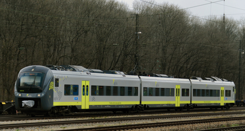 Das sind sie, die neuen Agilis, die jetzt den Regionalverkehr zwischen Ulm und Donauwrth bernommen haben.
440 414, aufgenommen am 19.03.12.