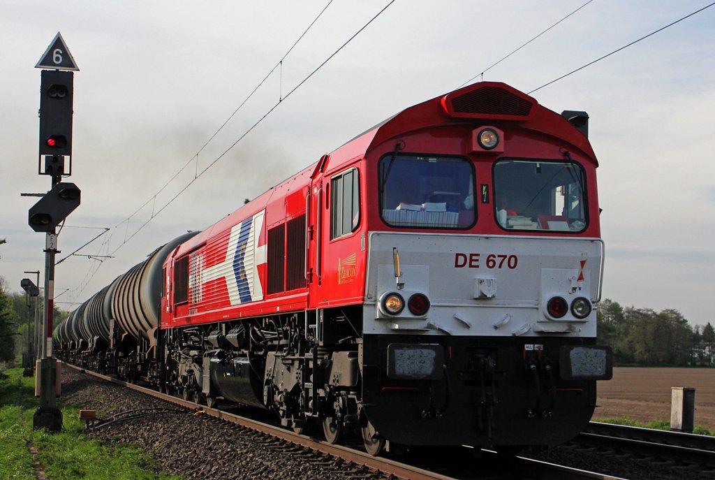 DE670 der HGK mit KeWa in Brhl am 30.04.2012