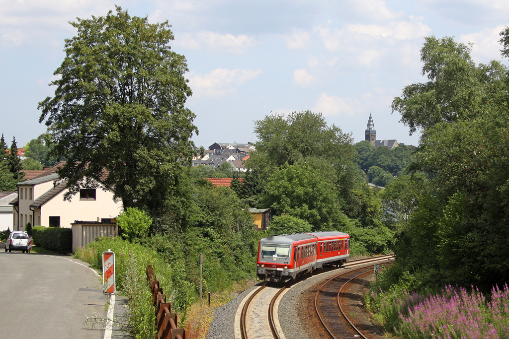 Der 628 510 als RB 47 richtung Solingen in Wuppertal Rauenthal am 12,07,11