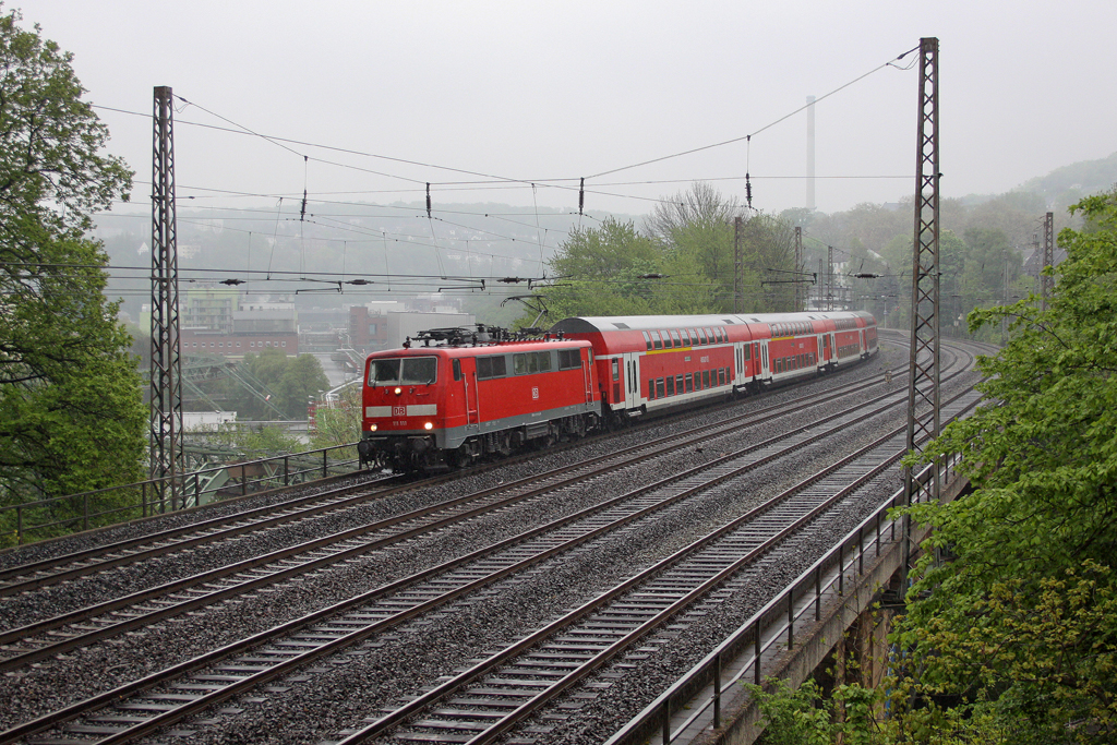 Die 111 111-1 als RE4 Richtung Aachen Hbf in Wuppertal Sonnborn am 06,05,12